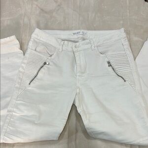 White Jeans with Zipper Details